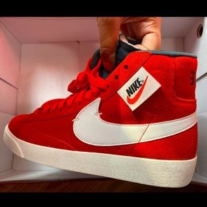 Nike Rebel Sneaker Women Size 7